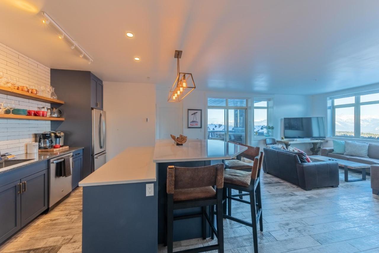 Fully Renovated Ski-In/Out Loft With Private Hot Tub! Голден Екстер'єр фото