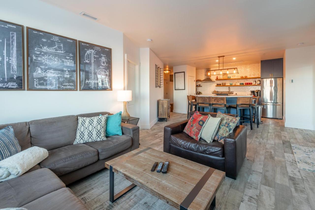 Fully Renovated Ski-In/Out Loft With Private Hot Tub! Голден Екстер'єр фото