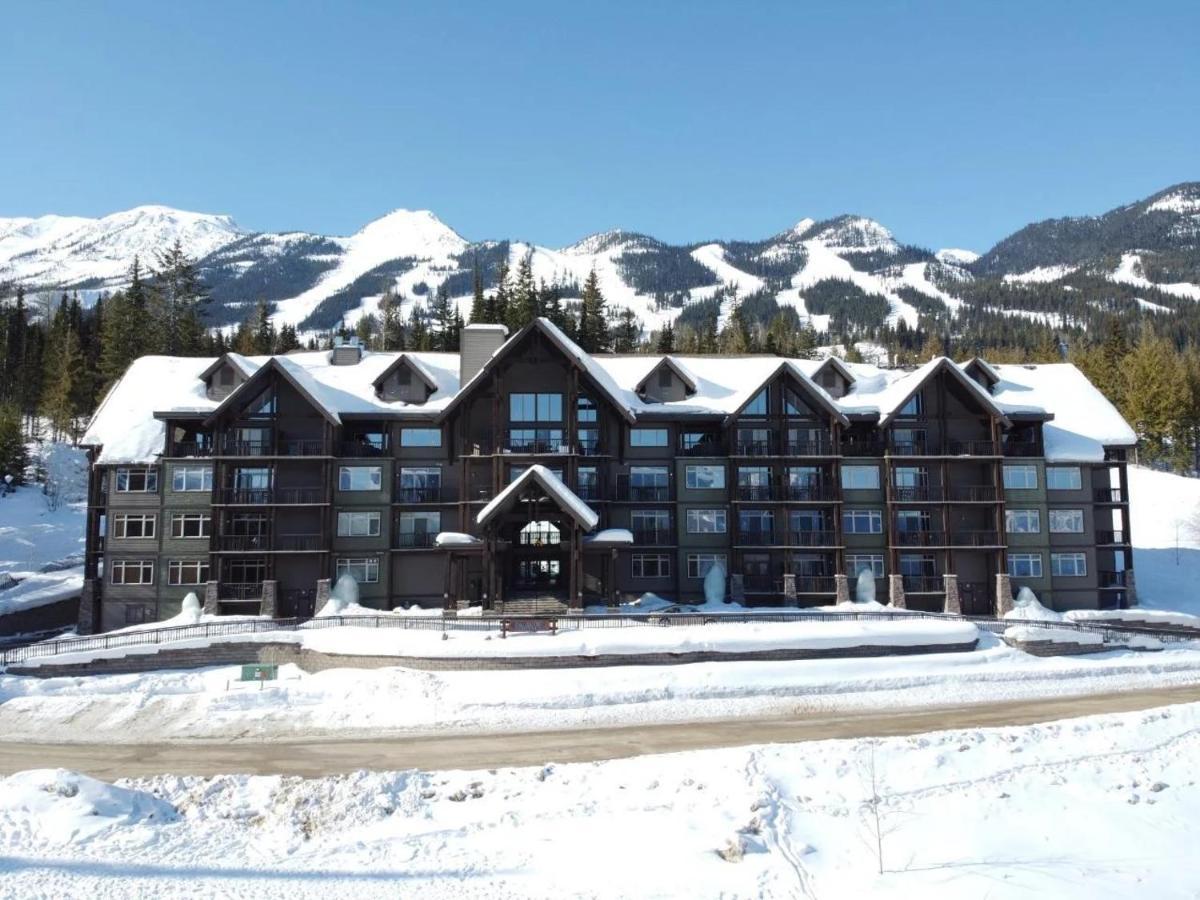 Fully Renovated Ski-In/Out Loft With Private Hot Tub! Голден Екстер'єр фото