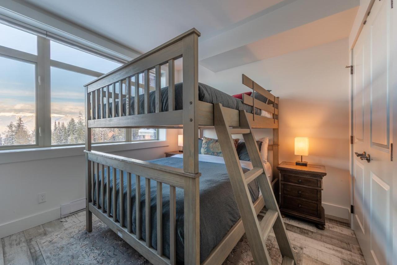 Fully Renovated Ski-In/Out Loft With Private Hot Tub! Голден Екстер'єр фото